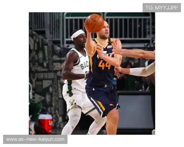 克拉克森借挡拆拔起三分，爵士替补席纷纷起立