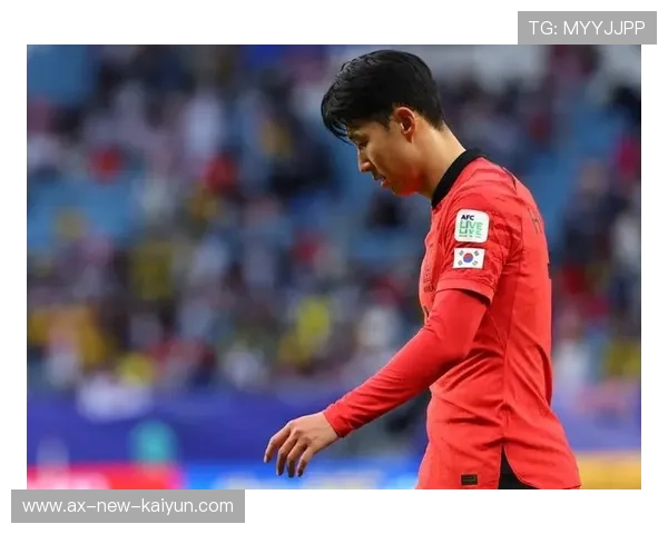 孙兴慜门前轻巧一扣晃开防守者，射门极具观赏性